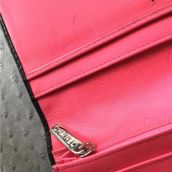 CHANEL ♦️♦️♦️FLASH SALE♦️♦️Black and White Quilted Wallet - Picture 4 of 7